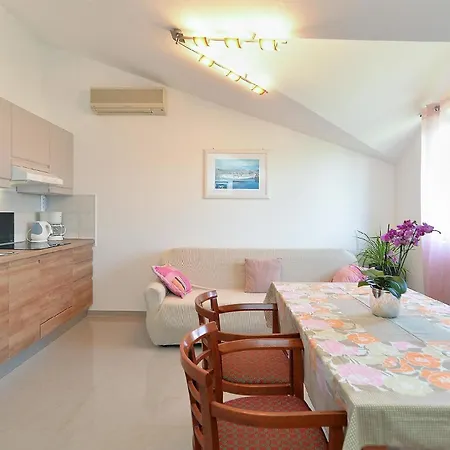 Apartment Fuer 4 Personen Ca 42 Qm In Fazana-surida, Istrien Istrische Riviera Valbandon